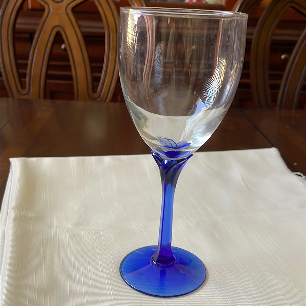 Libbey Domaine cobalt blue flower stem wine water goblet glass 8” tall